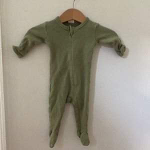 Kate Quinn sage green pajama never worn!